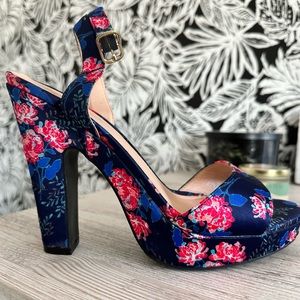 Colored comfort heels